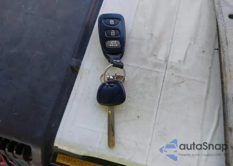 2013 Hyundai Veloster Base W/Black from USA, damaged, VIN KMHTC6ADXDU138664